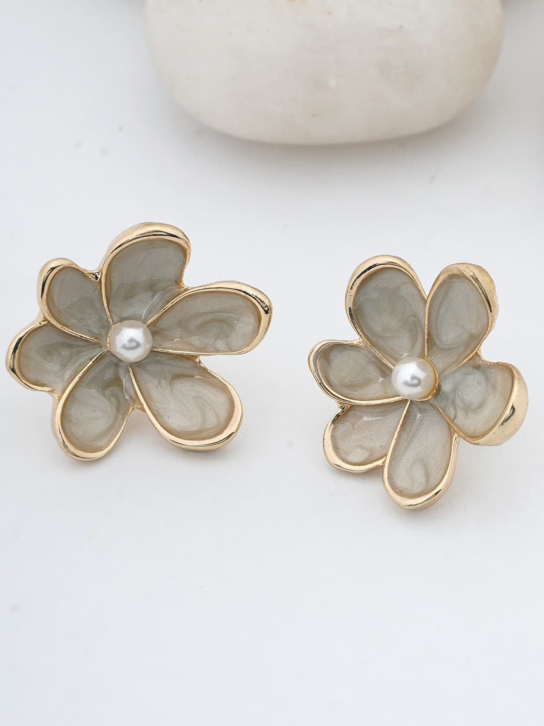 Pearl Center Floral Stud Earrings